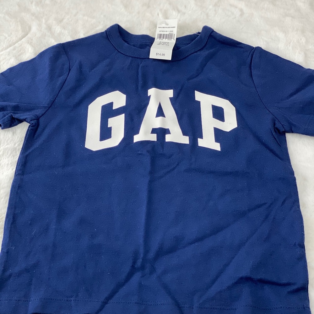 (NWT) Gap T-shirt